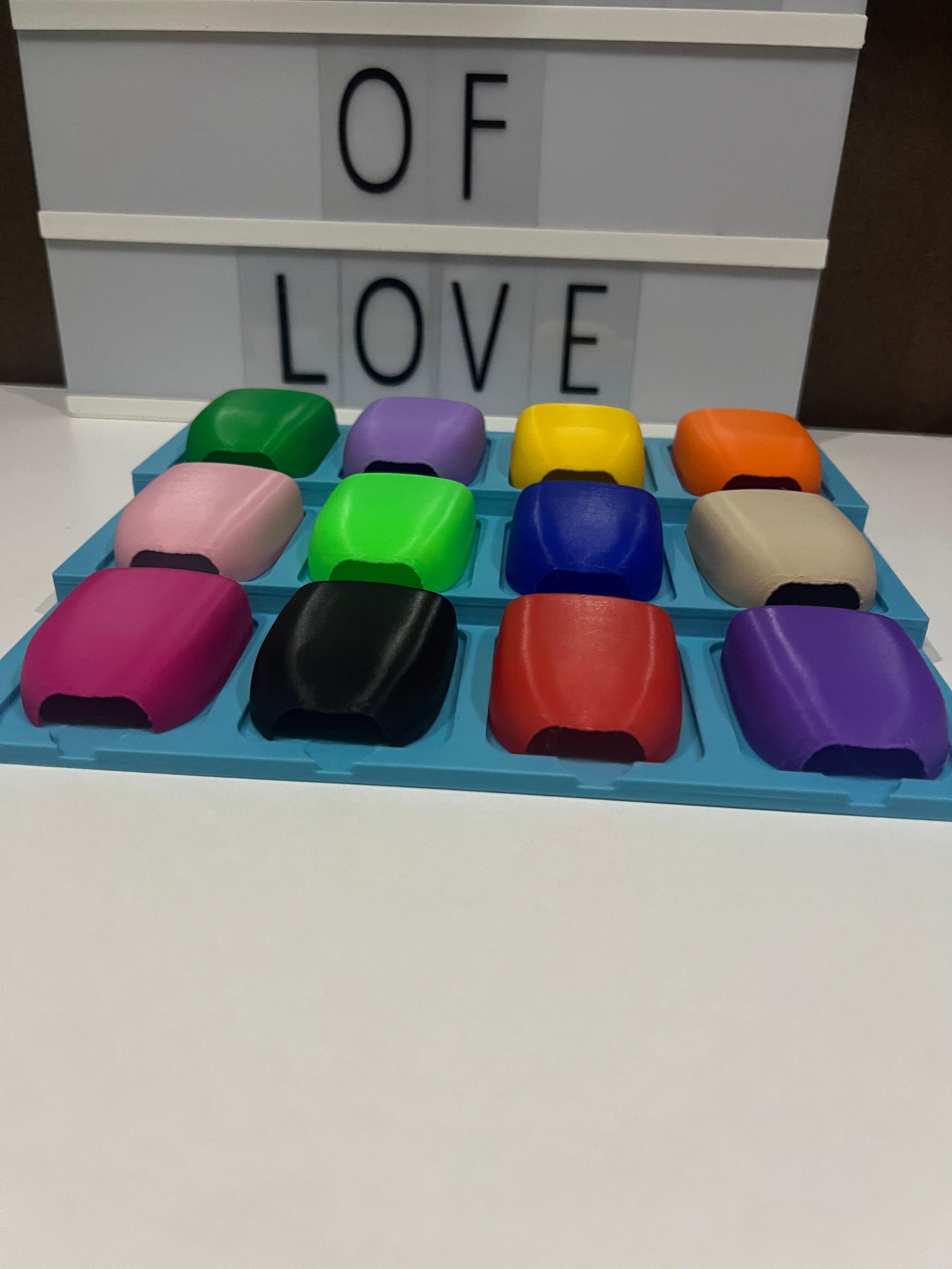 Omnipod 5 Cover Display Stand – Holds 12 Covers